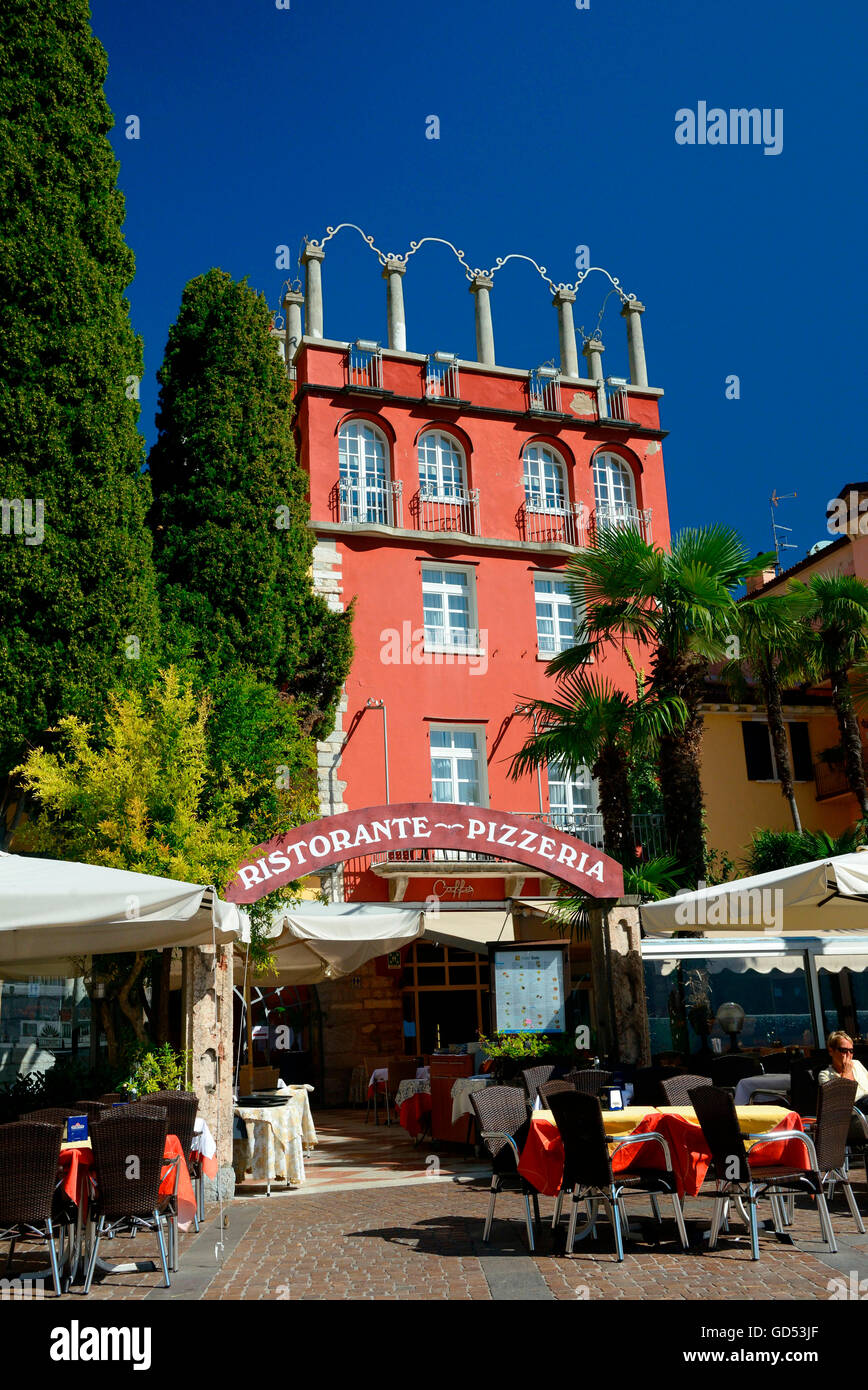 Restaurant, Riva del Garda, Gardasee, Trentino, Provinz Trient, Italien Stock Photo