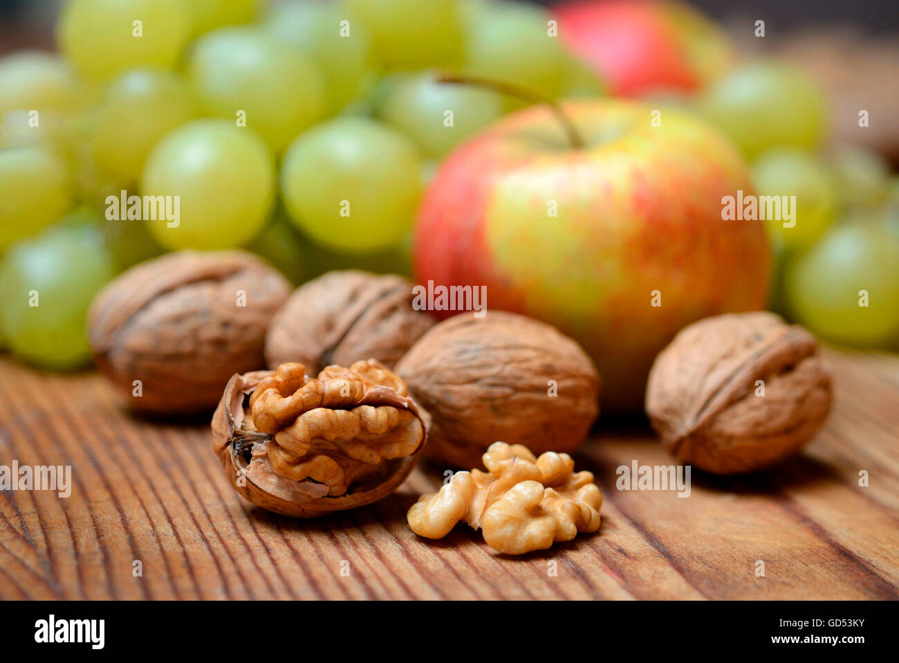 Walnuts / (Juglans regia Stock Photo Alamy