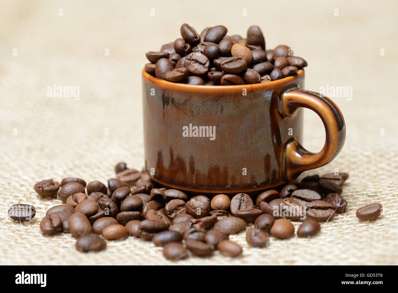 Kaffeebohnen in Tasse Stock Photo