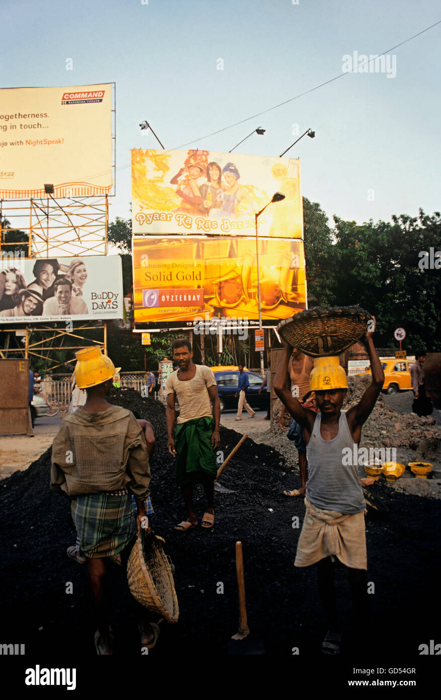 Workers of kolkata hi-res stock photography and images - Alamy