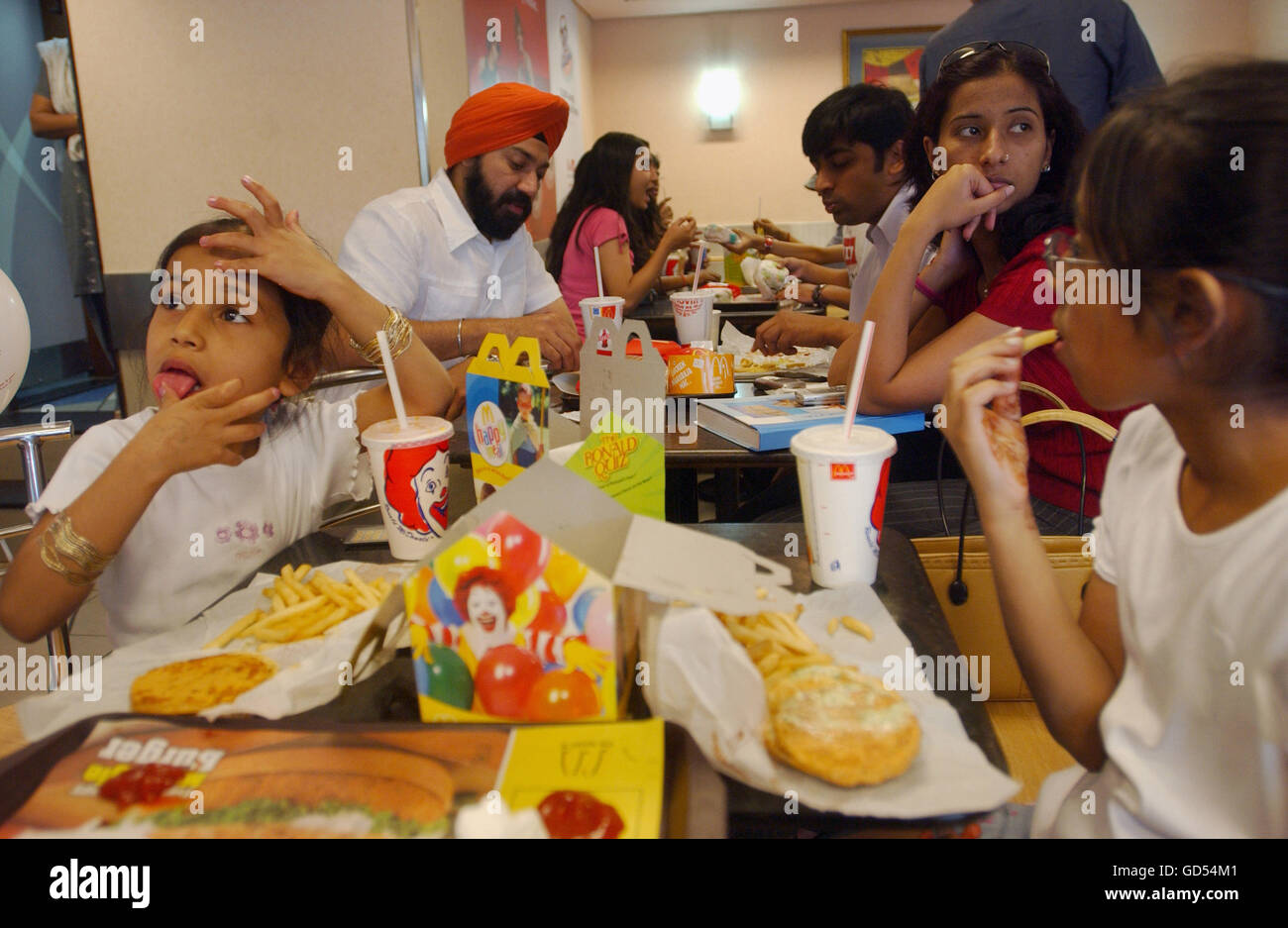 Mcdonald s Family Eating High Resolution Stock Photography And Images Mcdonald s Family Eating High Resolution Stock Photography And Images