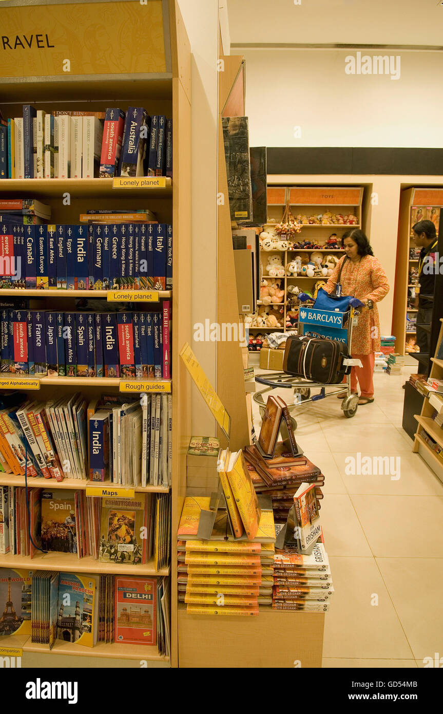 Book store at Mumbai Airport Stock Photo Alamy