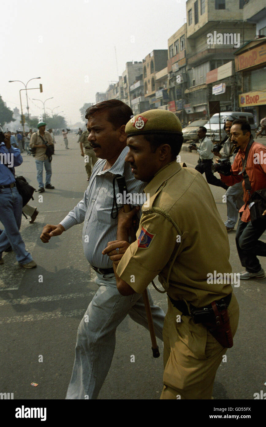 Demonstrating policemen hi-res stock photography and images - Alamy