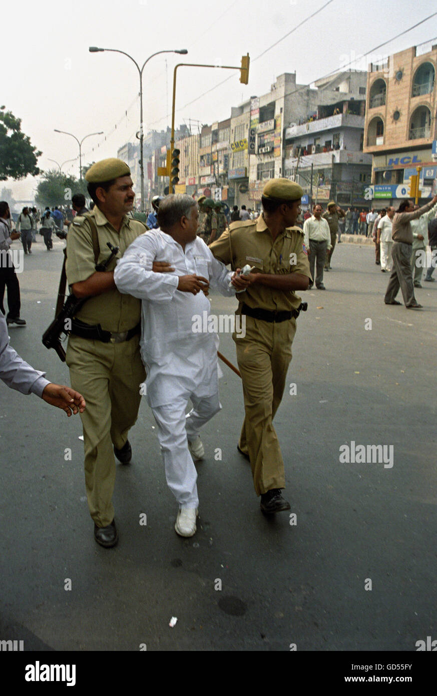 Demonstrating policemen hi-res stock photography and images - Alamy