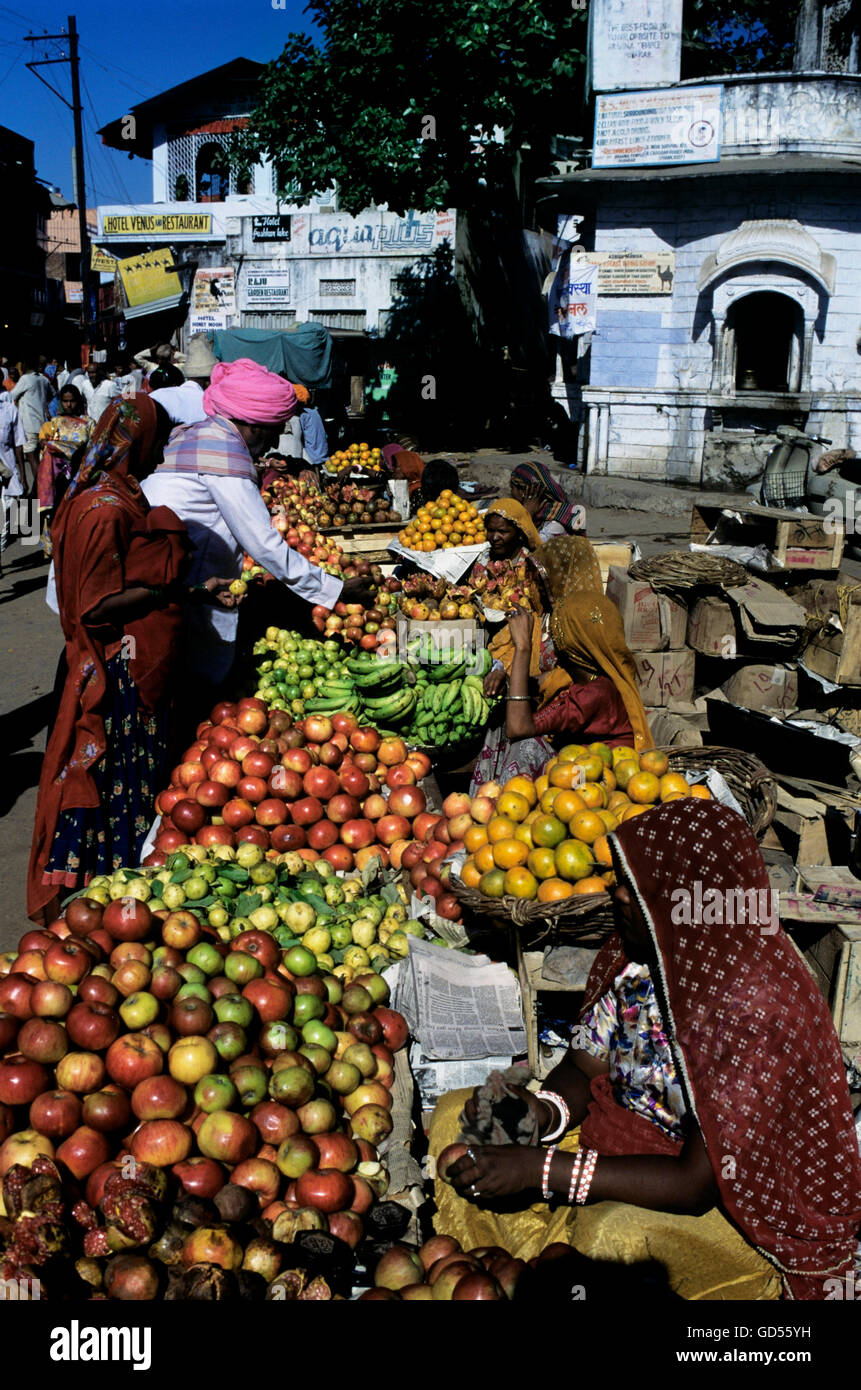 Vendors selling fruits Stock Photo Alamy