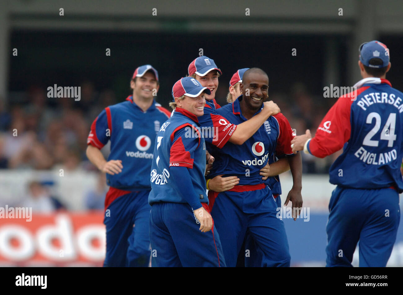 England cricketers celebrating hi-res stock photography and images - Alamy