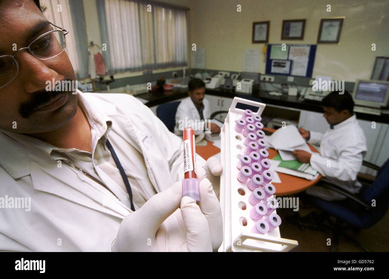 India medical research hi-res stock photography and images - Alamy