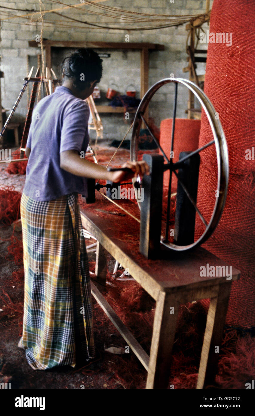 Coir spinning hi-res stock photography and images - Alamy