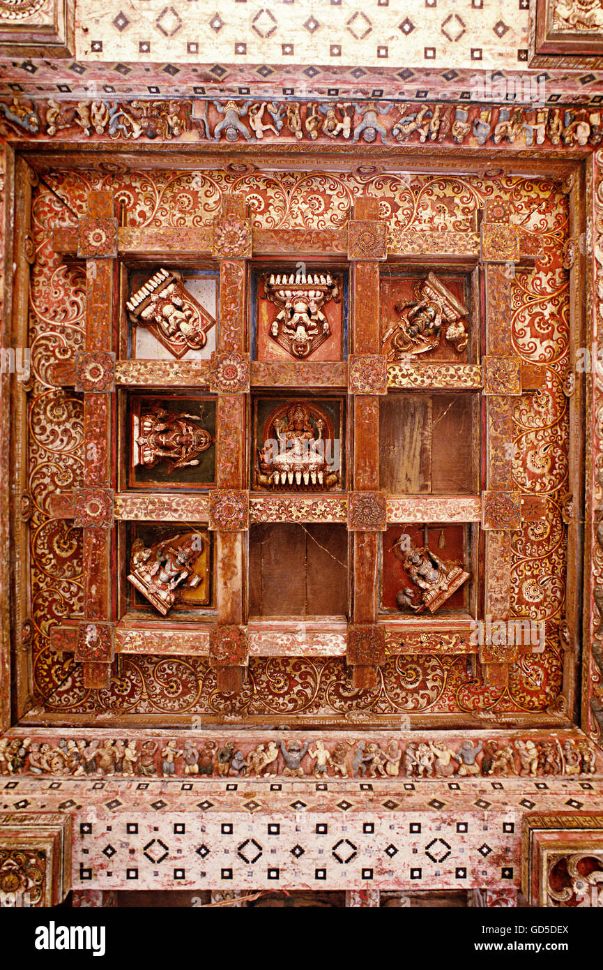 Wood carvings hi-res stock photography and images - Alamy