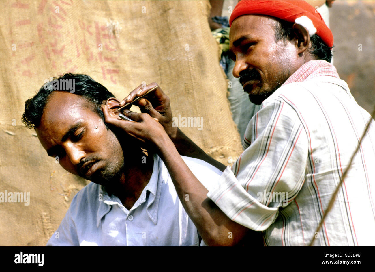 India ear cleaning hires stock photography and images Alamy