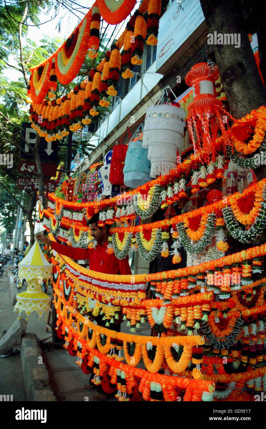 Hyderabad roadside hires stock photography and images Alamy