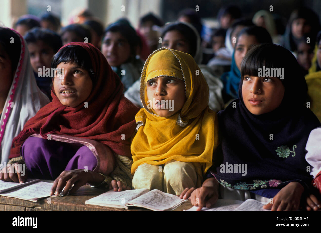 Muslim girls school india hi-res stock photography and images - Alamy