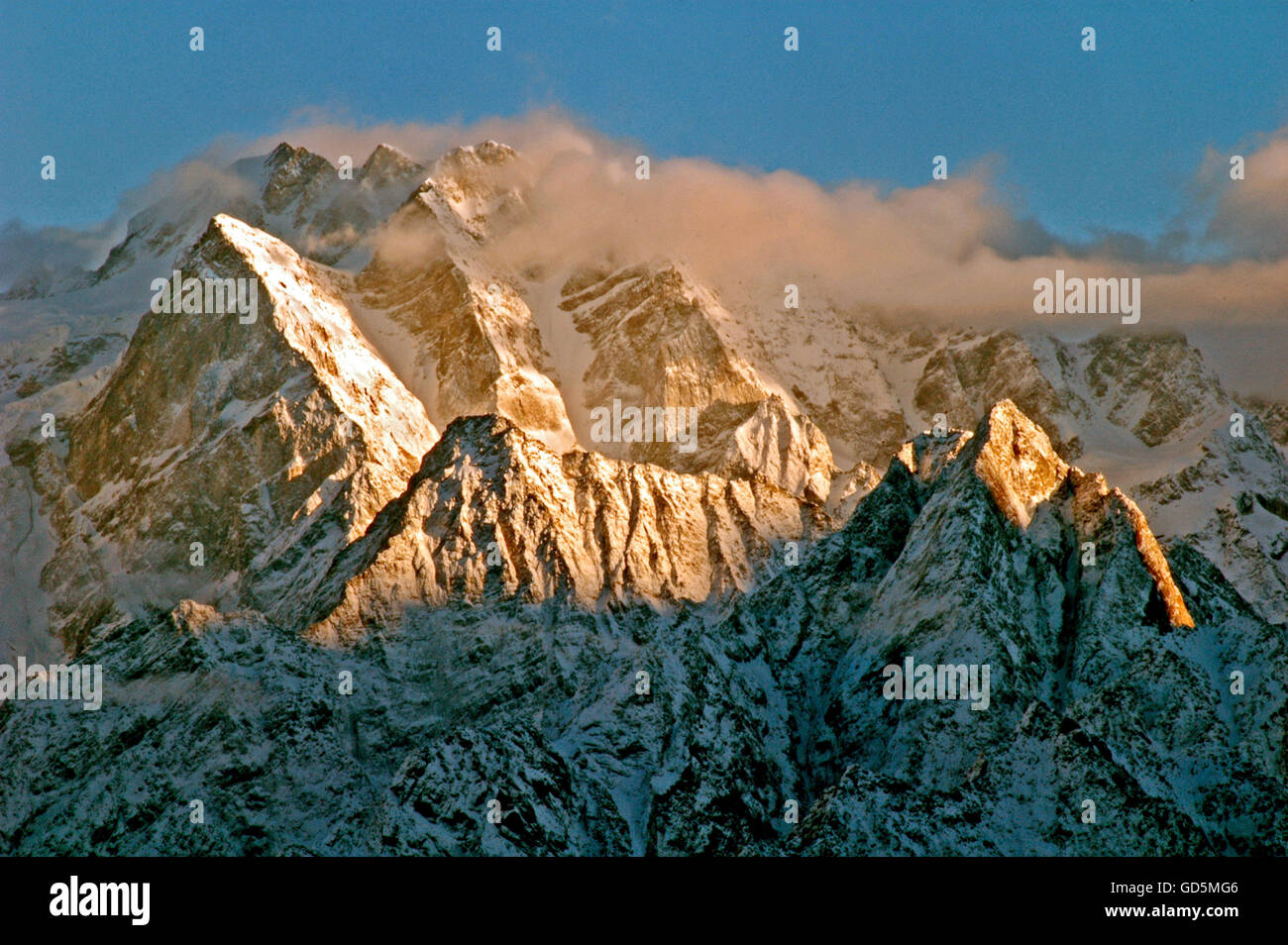 Auli himalayas hi-res stock photography and images - Alamy