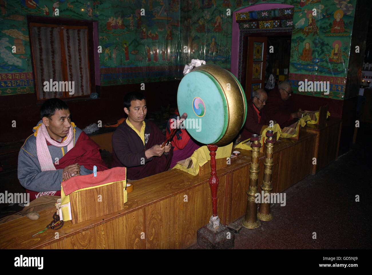 Tibetan monks drums hi-res stock photography and images - Alamy