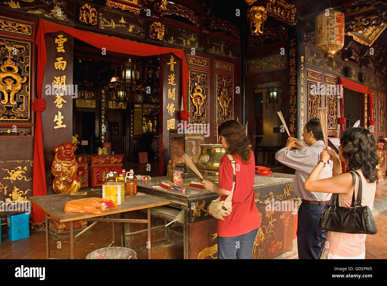 Praying in the Chinese Temple Stock Photo Alamy