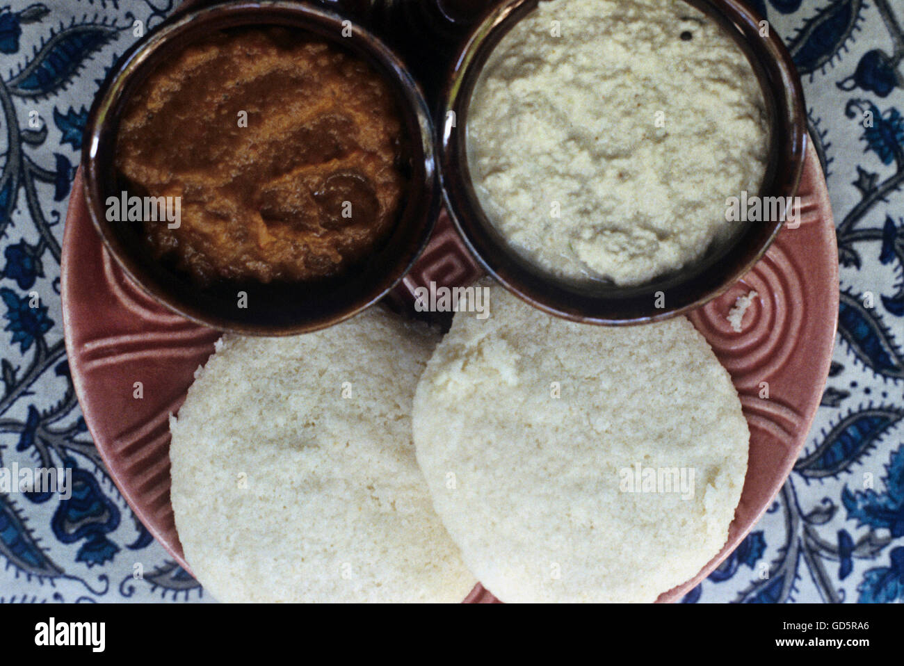 Idli With Coconut And Tomato Chutney Stock Photo Alamy   Idli With Coconut And Tomato Chutney GD5RA6 