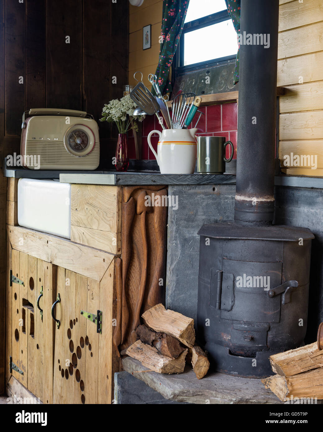 Wood burning stove hires stock photography and images Alamy