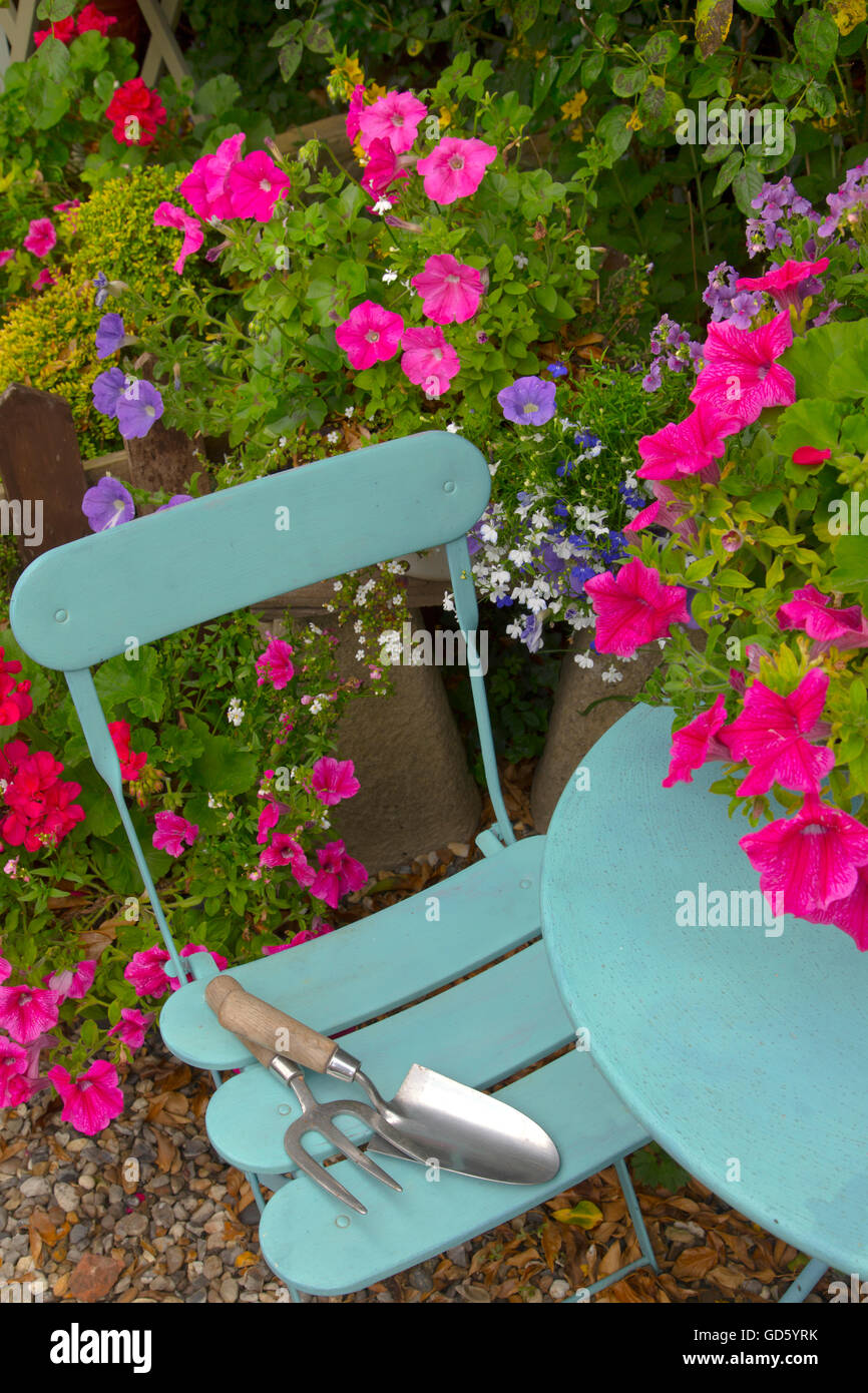 Cottage garden hires stock photography and images Alamy