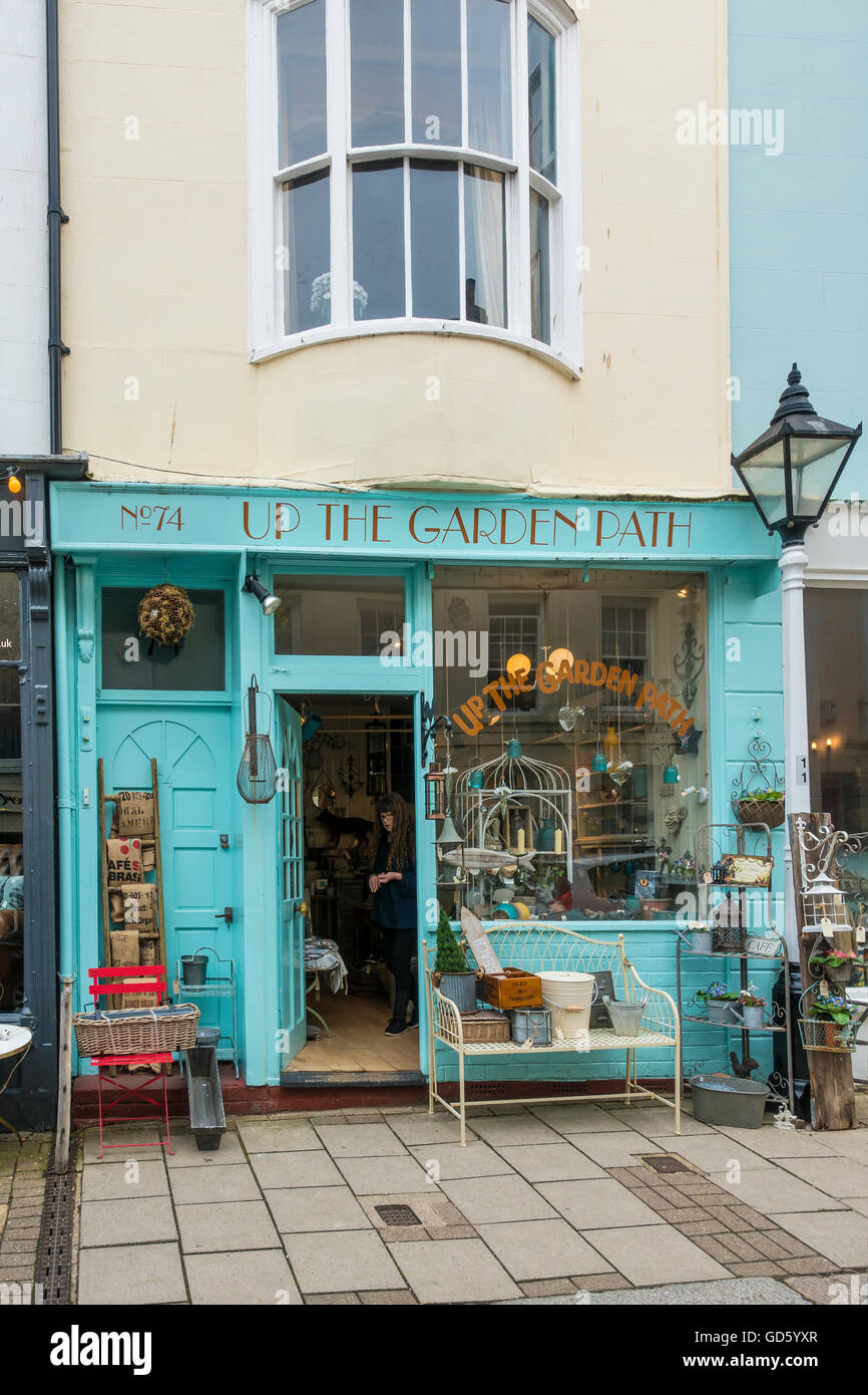 Garden Ornament Shop Shabby Chic Old Hastings Sussex Up the Garden Path Stock Photo