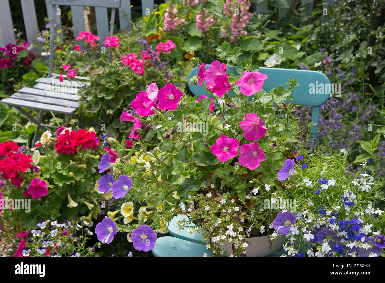 Table cottage garden flower containers hires stock photography and images Alamy