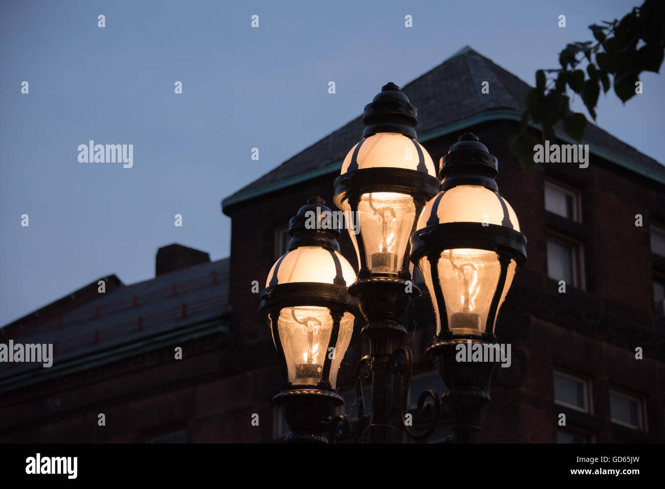 Street lamp silhouette hi-res stock photography and images - Alamy