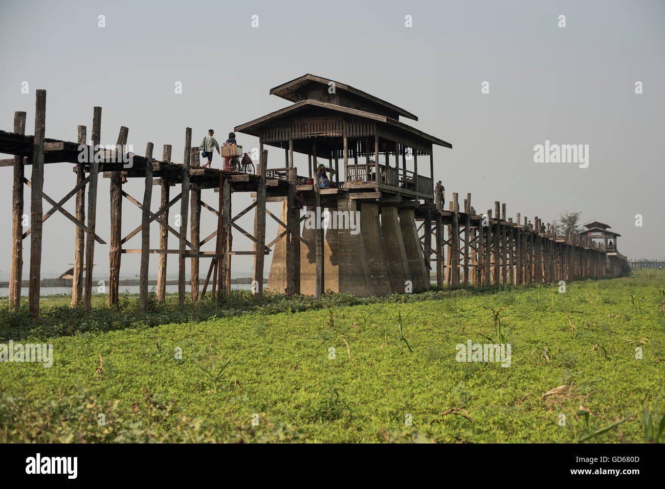 U bein bridge view hi-res stock photography and images - Alamy