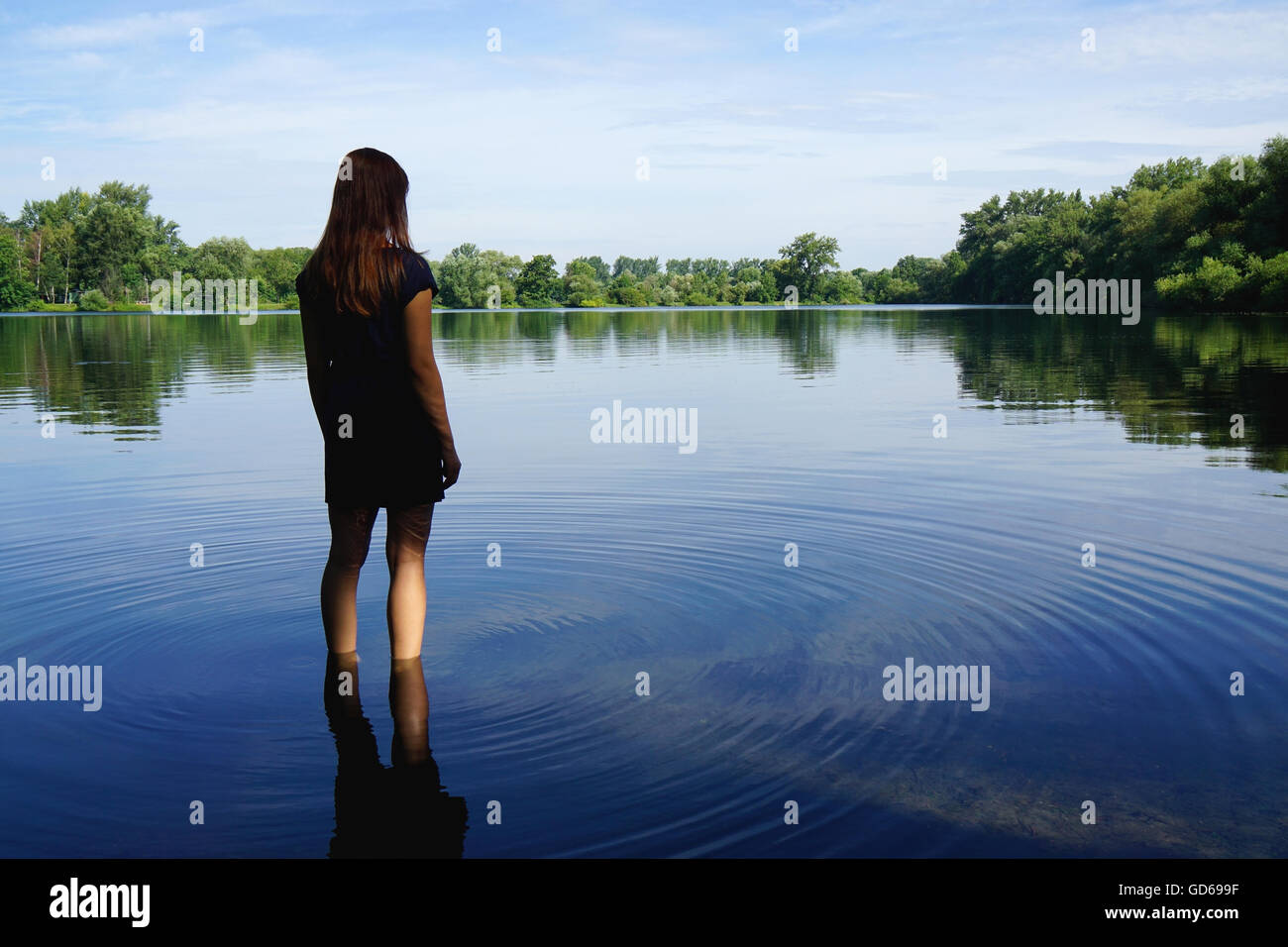 Woman alone solitude hi-res stock photography and images - Alamy