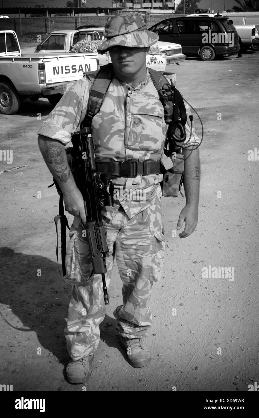 Photograph by Jamie Callister British Soldiers, Iraq, August 2006 Stock Photo