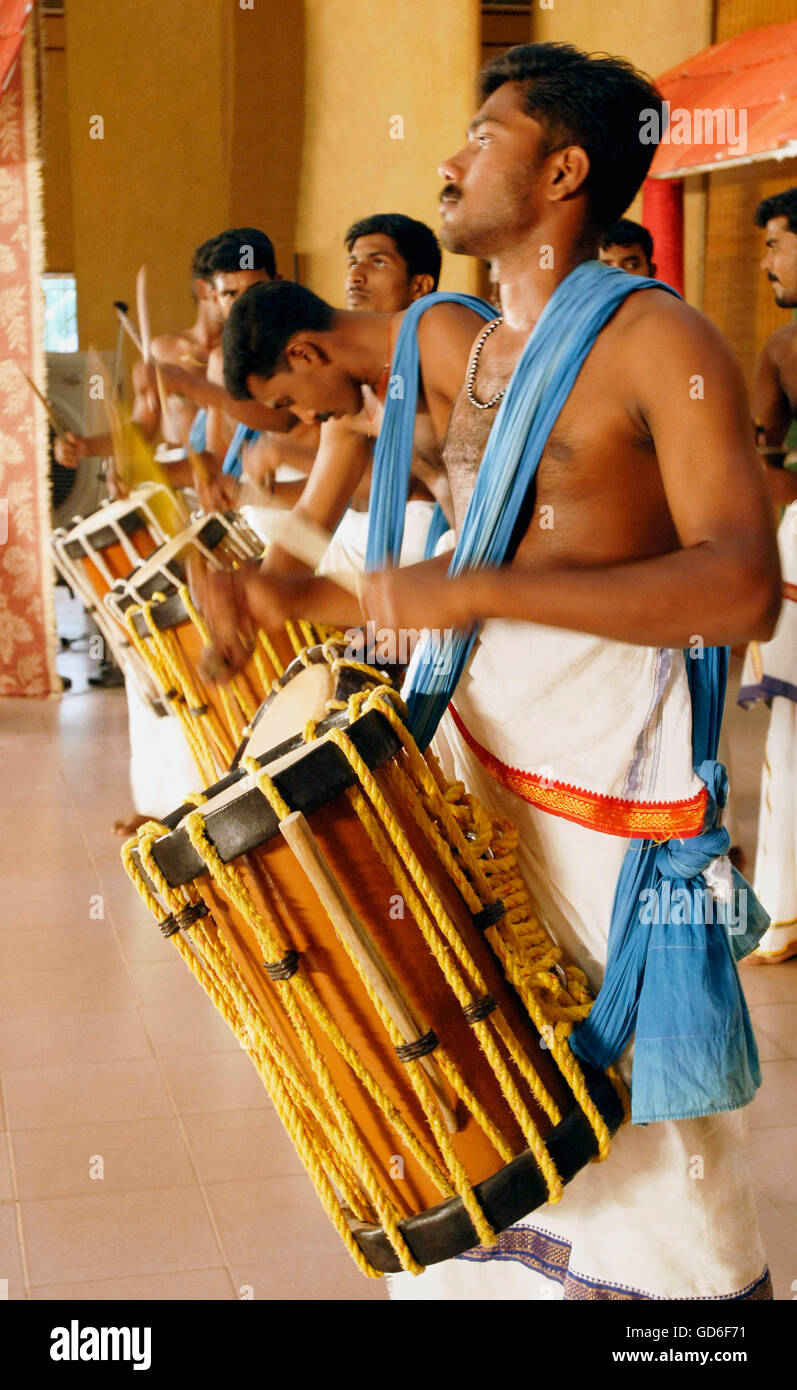 Musical instruments of kerala hires stock photography and images Alamy