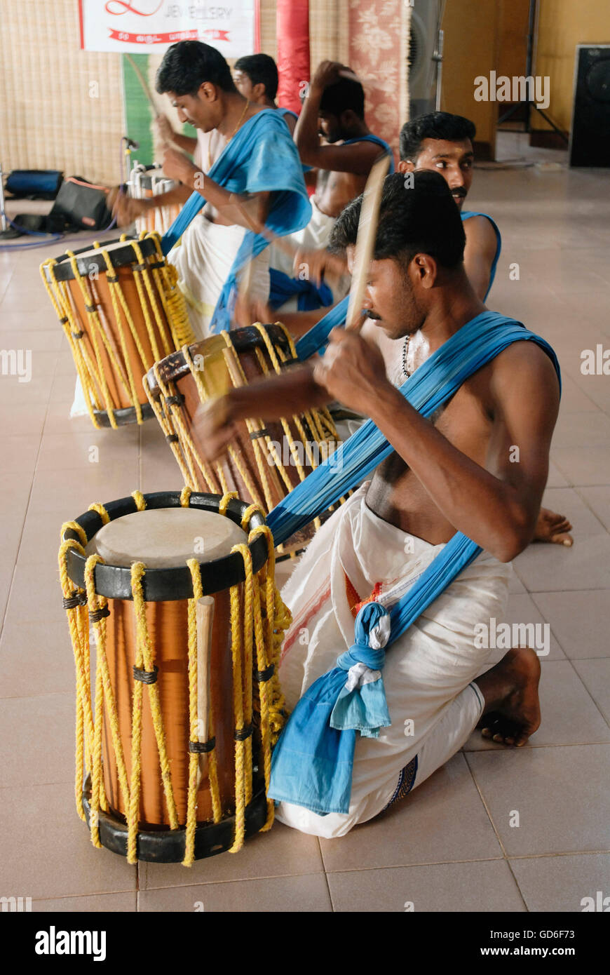 Musical instruments of kerala hires stock photography and images Alamy