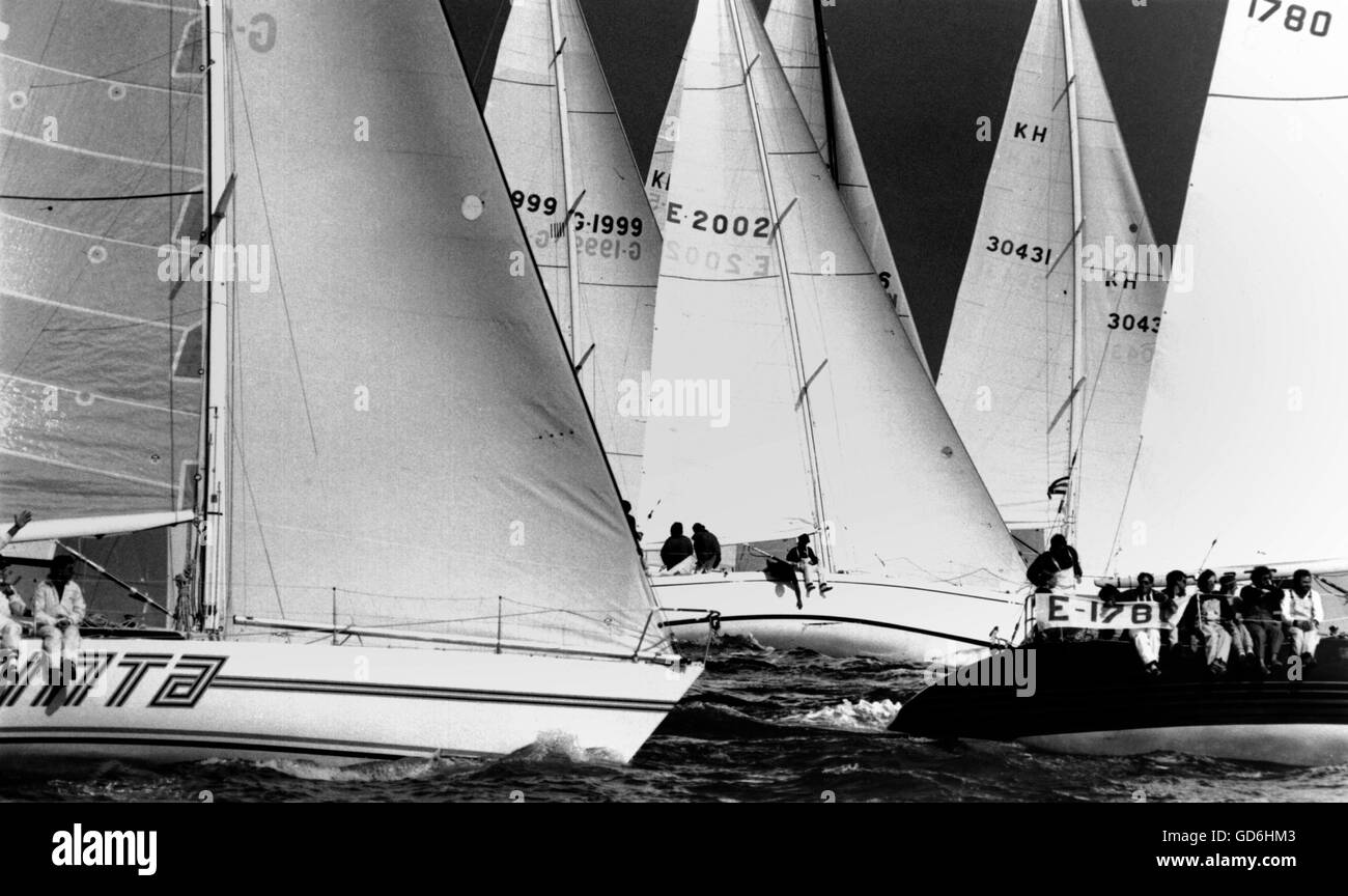 AJAXNETPHPOTO. 30TH JULY,1981. SOLENT, ENGLAND. - ADMIRAL'S CUP - START OF 2ND RACE. POTITOS (SP) HEADING A PACK OF CUP YACHTS IN SEARCH OF GOLD AT THE LEEWARD END OF THE STRAT. IN THE PICTURE ARE L'EMPORDA (SP),LA PANTERA (HK), CONTAINER (GER), AND PINTA (GER).  PHOTO;JONATHAN EASTLAND/AJAX  REF:YAR ADMIRAL'S CUP 1981 Stock Photo