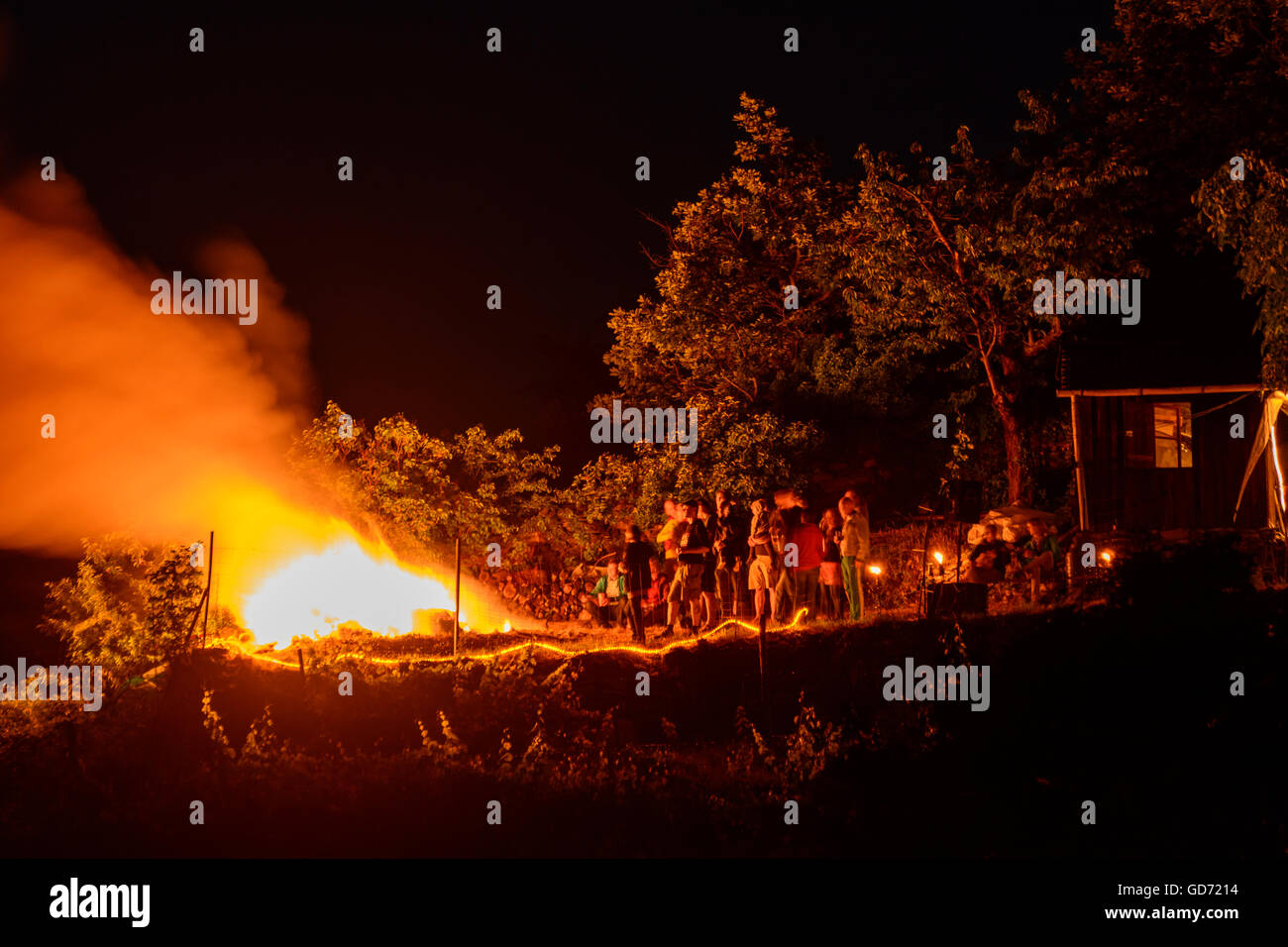 Dürnstein: Fire solstice in the vineyards, party guests, Austria, Niederösterreich, Lower Austria, Wachau Stock Photo