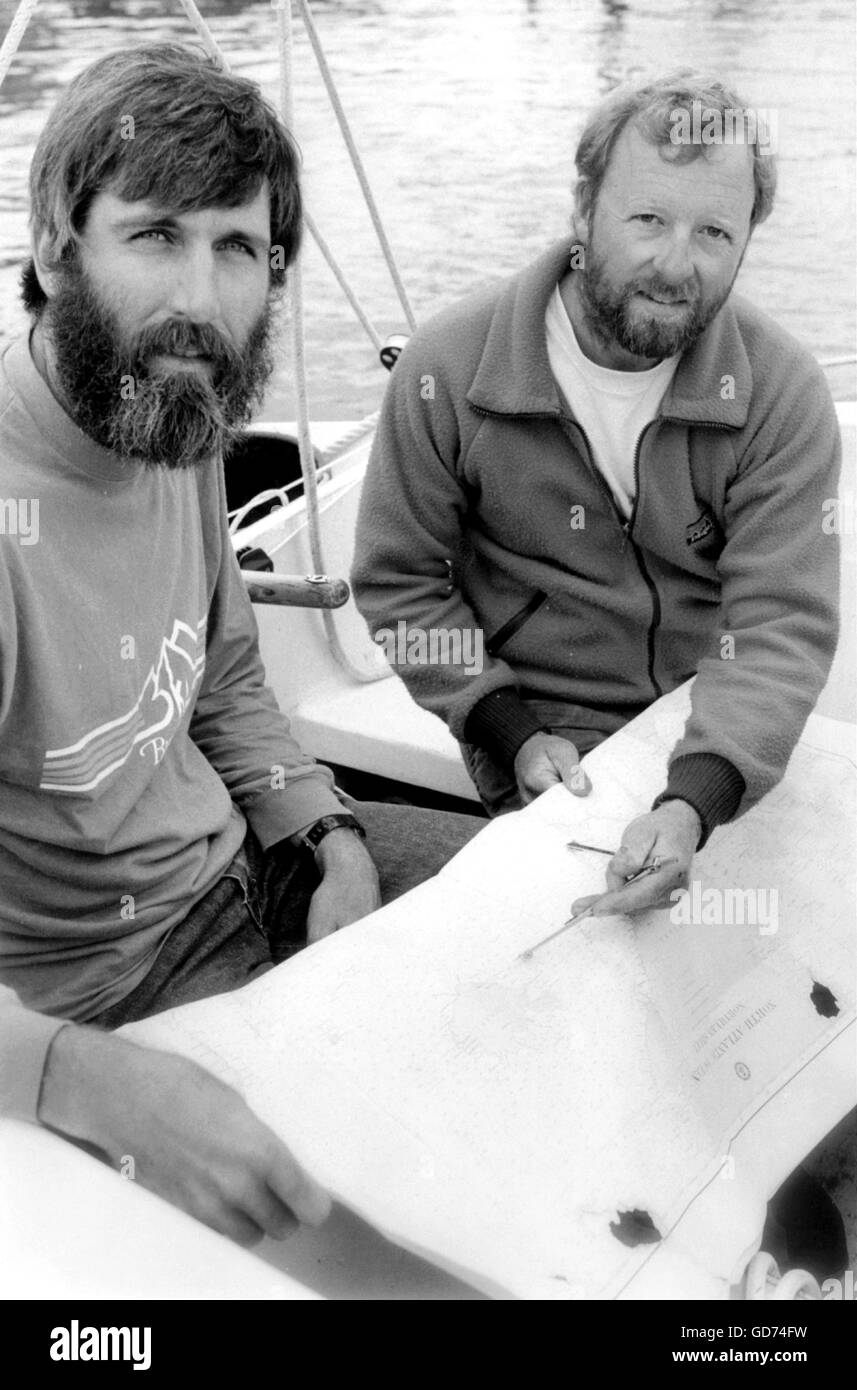 AJAX NEWS PHOTOS. 7 JUN 1986. PLYMOUTH, ENGLAND. - 2 STAR TRANSAT - (L-R) JOSEPH CULBERT (32) OF ST.JOHN, US VIRGIN ISLES, WILL CREW FOR SKIPPER AND BOAT BUILDER JOE COLPITT (37) OF MARTHA'S VINEYARD, SEEN MEASURING DISTANCE TO SAIL WHEN HE COMPETES IN THIS YEAR'S TWO HANDED TRANSATLANTIC RACE WHICH STARTS HERE TOMORROW. COLPITT TOOK TWO YEARS TO BUILD HIS YACHT AND SAVE MONEY TO ENTER THE RACE. IT WILL BE THE FIRST LONG DISTANCE EVENT FOR BOTH MEN ABOARD ONE OF THE SMALLEST ENTRIES.   PHOTO:JONATHAN EASTLAND/AJAX  REF;PEO COLPITT S STAR 1986 Stock Photo