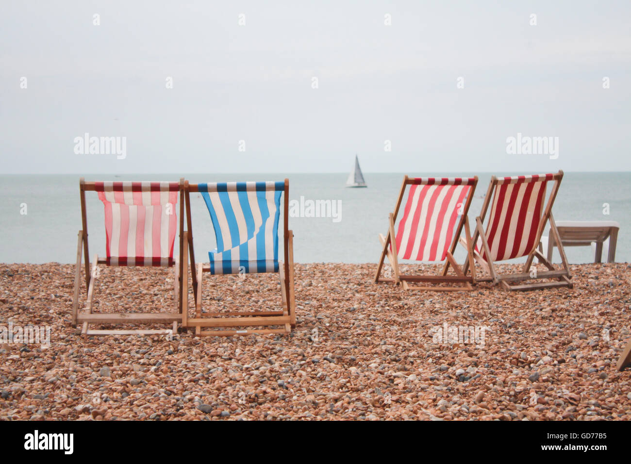 Deck chairs beach uk hi-res stock photography and images - Alamy