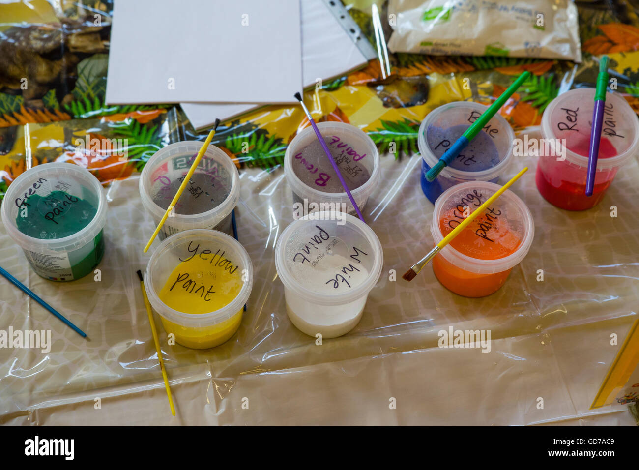 Paint pots and paint brushes Stock Photo Alamy