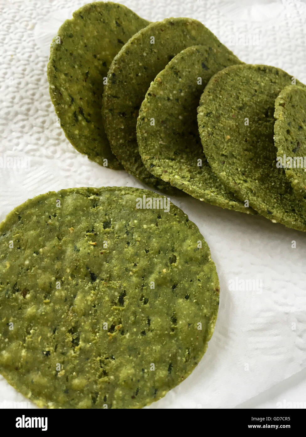 Still Life, Spinach & Kale whole Grain Chips, USA Stock Photo Alamy