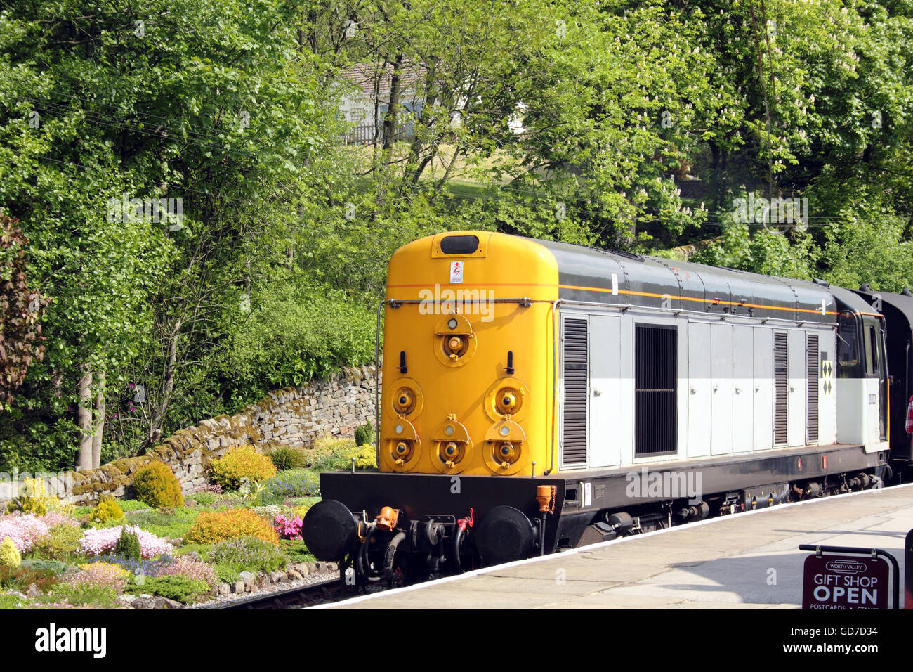 Diesel Train BRITISH RAILWAYS TYPE 1, CLASS 20 BO – BO DIESEL ELECTRIC NO. D8O31 / 20 031 Stock Photo
