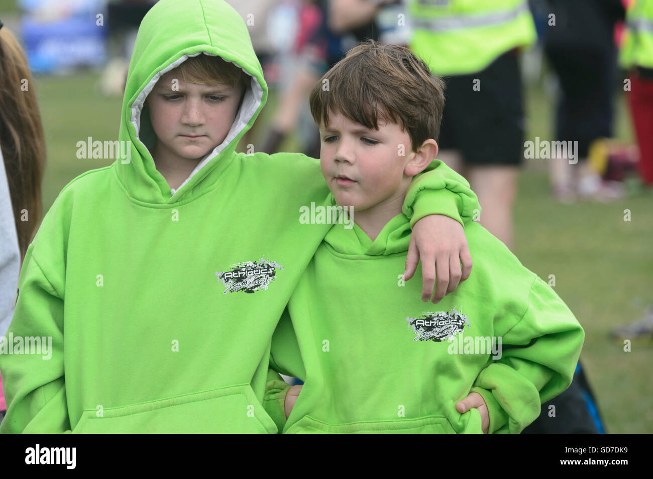 Arm holding around hires stock photography and images Alamy