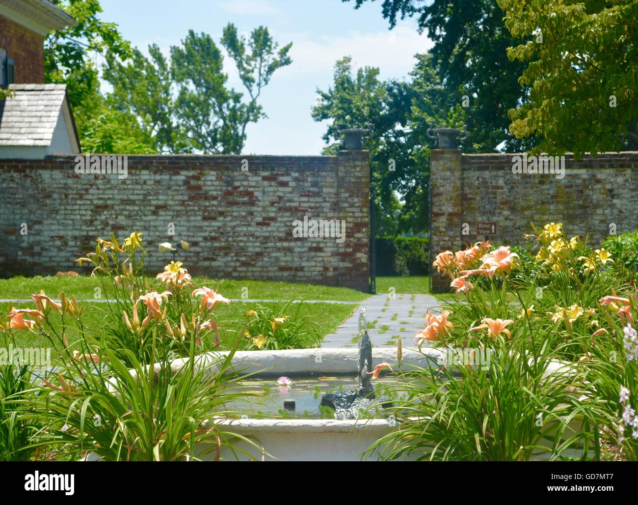 formal garden, walled garden, old English garden Stock Photo - Alamy
