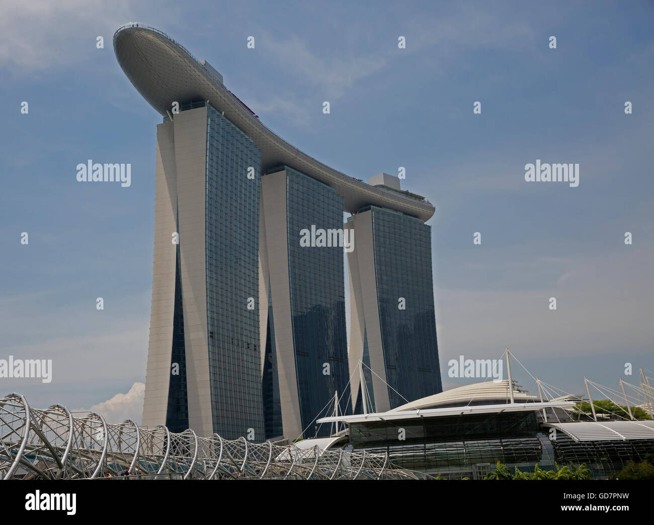 A view of the Marina Bay Sands hotel in Dubai UAE, the amazing boat shape  on the top includes a park and swimming pool Stock Photo - Alamy
