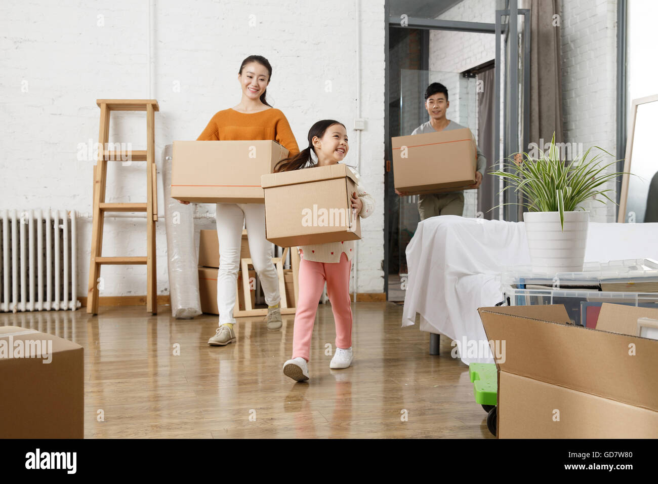 Moving house family hi-res stock photography and images - Alamy