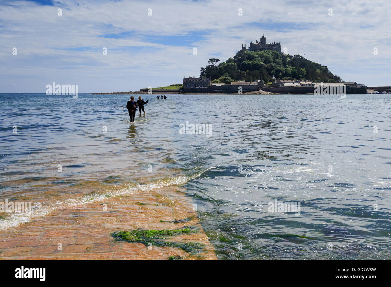 21st JUNE 2016, ST. MICHAELS MOUNT, MARIZION, CORNWALL, UK.  people on causeway has the tide comes in, Marazion in Cornwall UK. Stock Photo