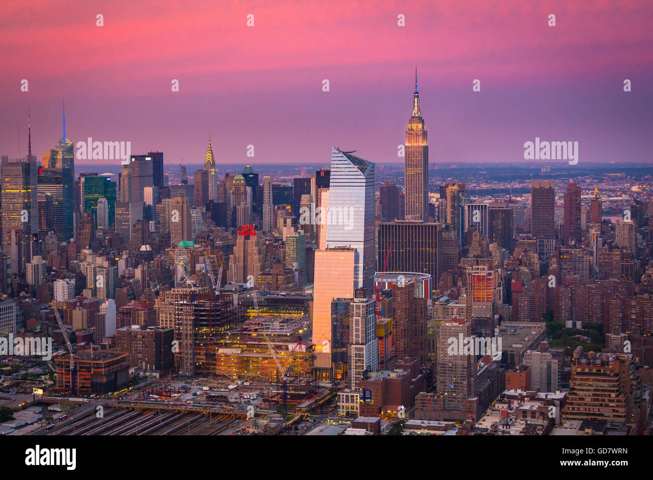 Aerial photograph (helicopter). Manhattan is the most densely populated