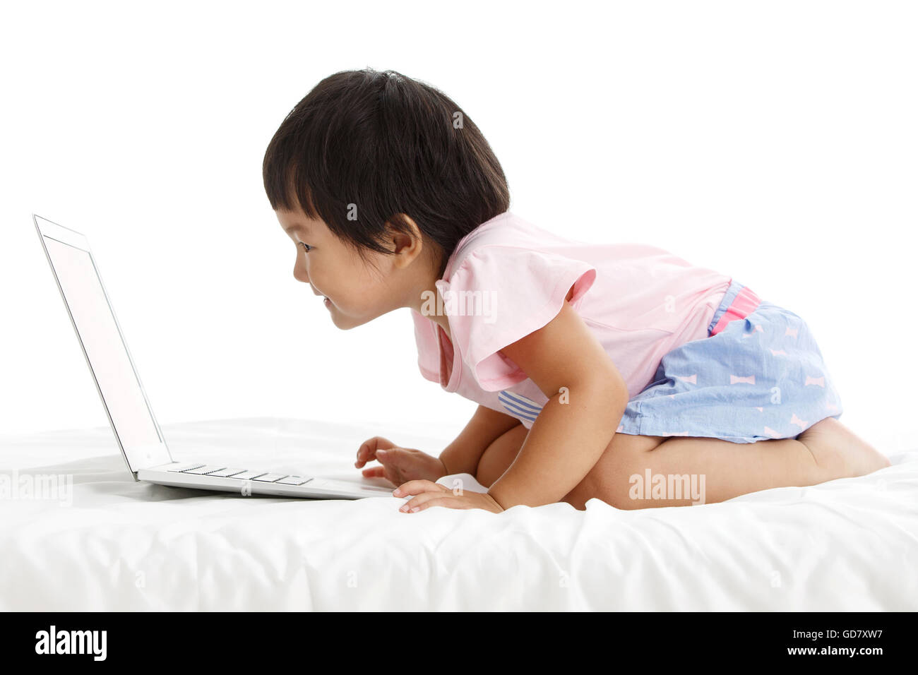 The little girl looked at the computer Stock Photo - Alamy