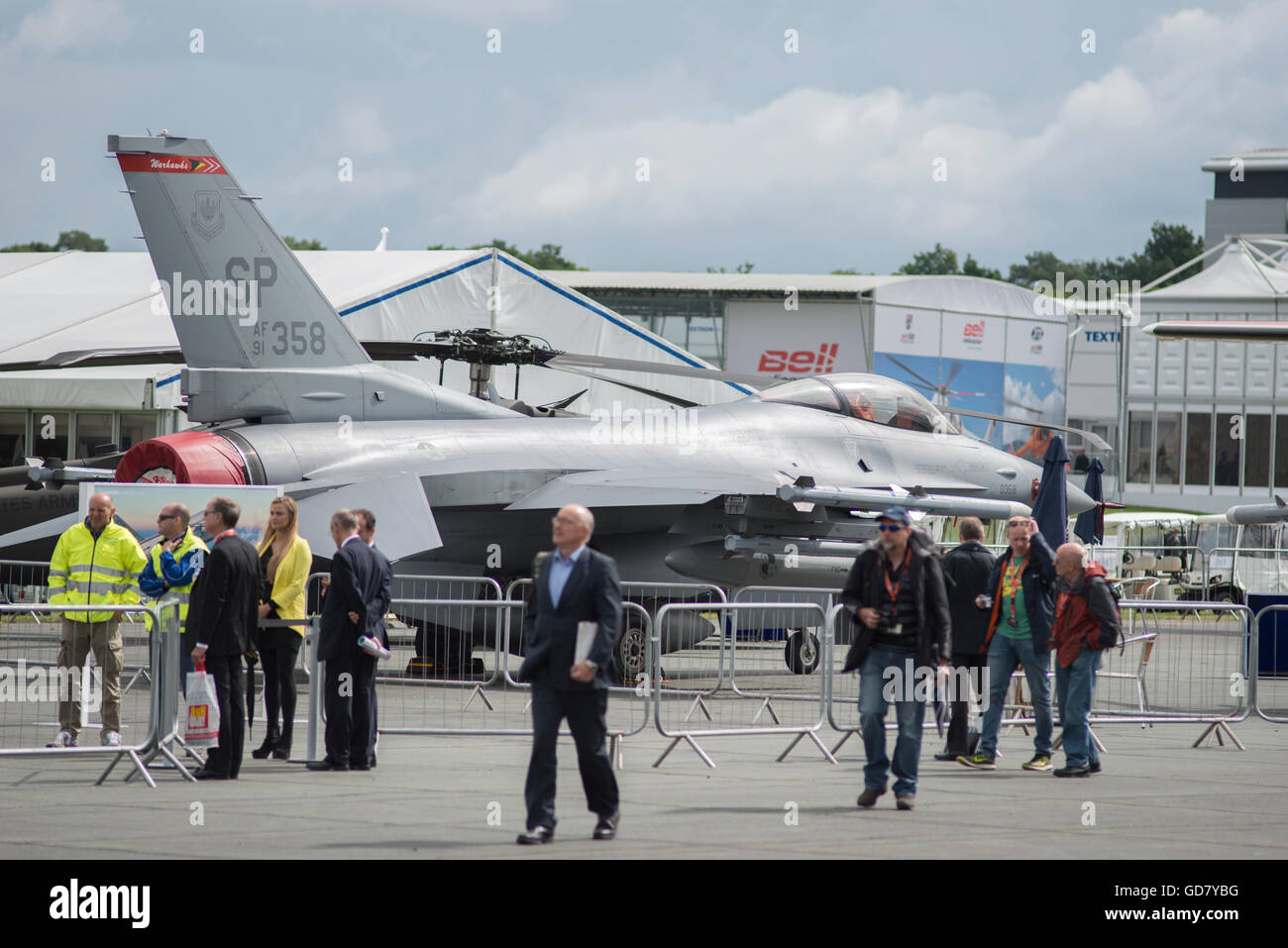 Farnborough, Hampshire UK. 12th July 2016. Day 2 of the Farnborough International Trade Airshow, USAF Lockheed Martin F-16. Stock Photo