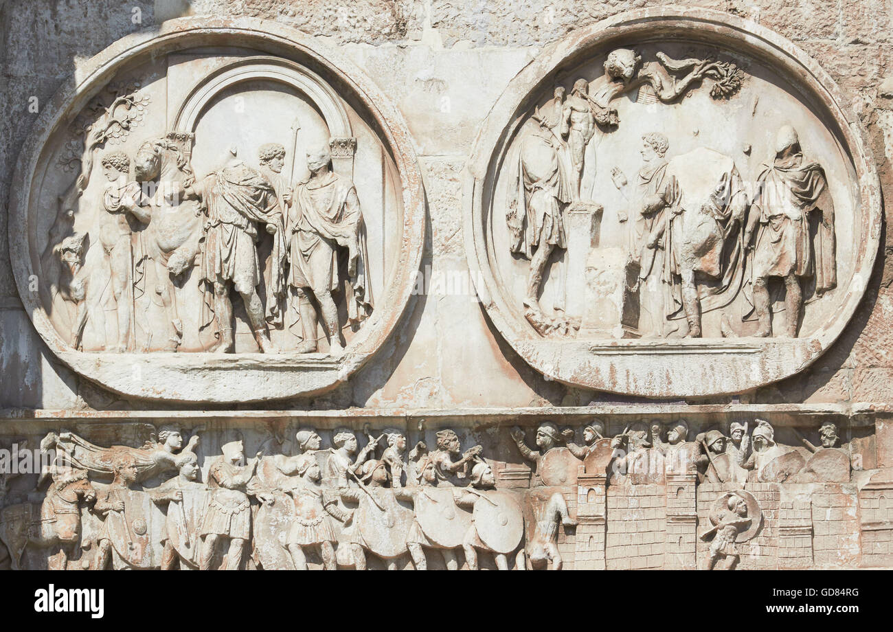 Arch of Constantine (Arco di Costantino) triumphal arch built by Constanine I in AD 315, Rome, Lazio, Italy Stock Photo
