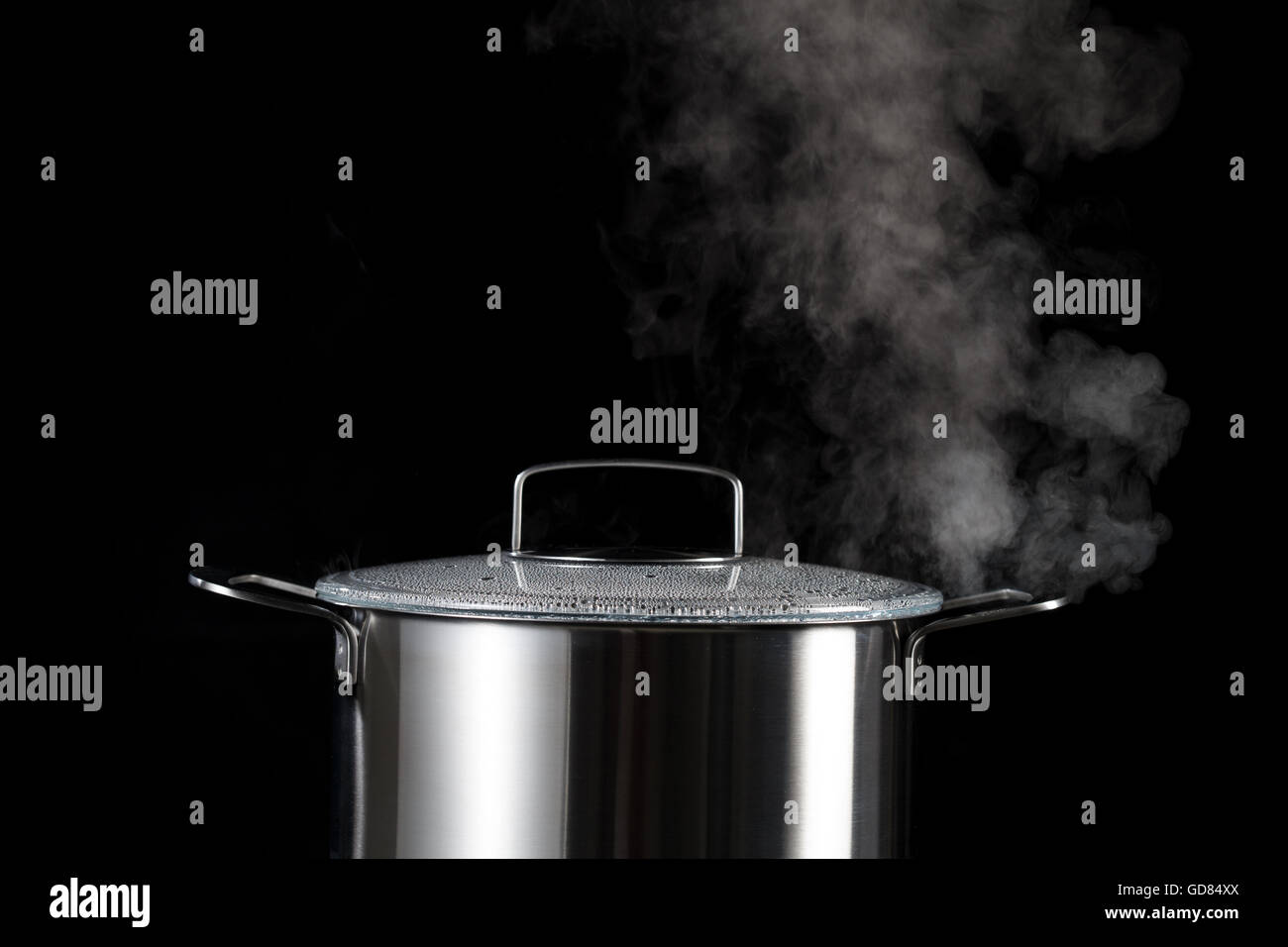 Saucepan stew hi-res stock photography and images - Alamy