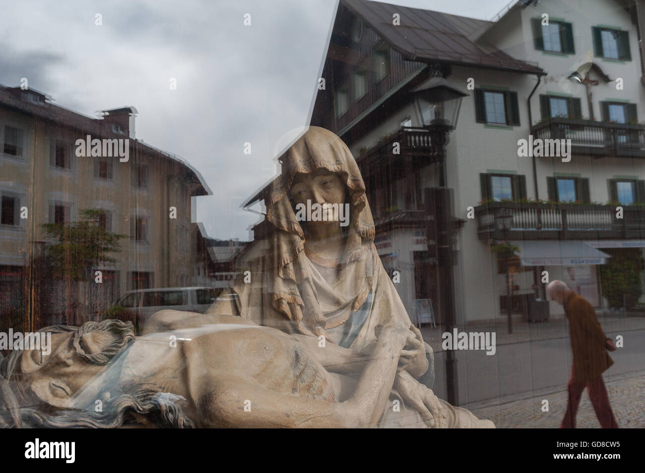 GERMANY, Bavaria,  Oberammergau, May 31, 2016. A figure of Jesus Christ is reflected in a shop window. Stock Photo