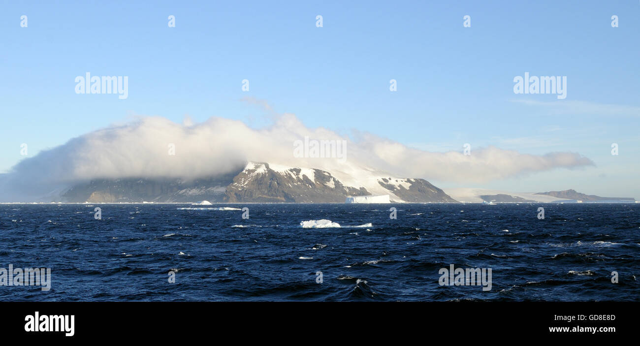 The icecap of the Antarctic Peninsula comes down to the Antarctic Sound between Hope Bay and Brown Bluff Stock Photo