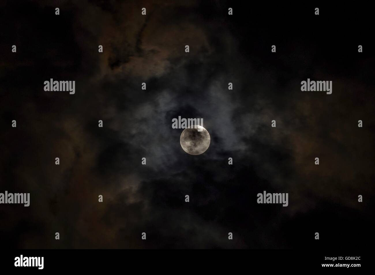 Clouds and full moon hi-res stock photography and images - Alamy